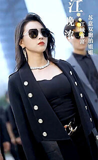被职场压迫后我与首富姐姐重逢了在线观看