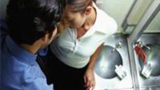 小伙护士浴室原声热吻，日本电影真敢拍舒淇写真