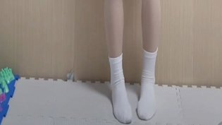 JK少女叠穿肉丝，踢腿动作超吸睛手机看电影在线观看