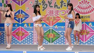 日本偶像泳装秀，夏日火辣舞台燃爆《外遇》在线观看