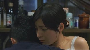 一把撕开衣服，疯狂吻她身上的味道免费看大片在线观看
