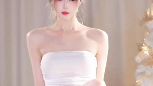 甜妹白裙穿搭，甜美满分不容错过！破晓电影网在线观看