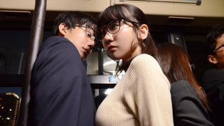 日本电车拥挤，谁不想与她同乘？电影高清高清播放
