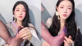 172瑶阿姨，黑丝紫丝玉足全展示两人世界插曲60分钟高清播放