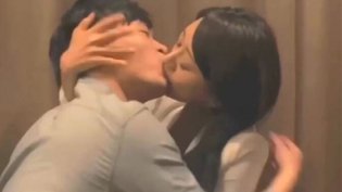 导演让随便吻,结果吻出真感情电影高清
