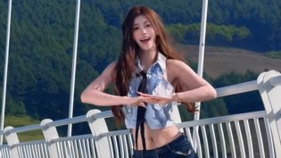后裔摇美女合集，翻拍博主太能打！破晓电影网在线观看