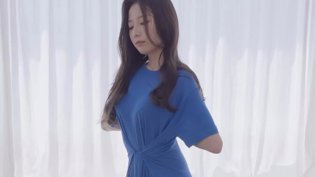 内衣模特当场脱衣，内搭秀出火辣身材月鳞绮纪 电视剧在线观看