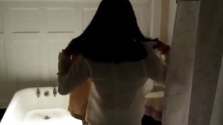 小伙见女孩洗澡，忍不住抱上床欧美在线观看免费全集电视剧高清播放