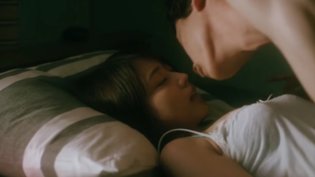 女学生失控的爱，你扛得住吗？成人短剧《重生之我不是舔狗》在线观看