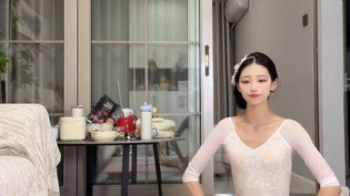 白丝舞蹈生，玉足太吸睛毛桃视频