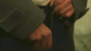 校霸逼他开飞机，十年后亲手终结恶棍少女和大叔的韩国悬疑电影高清播放