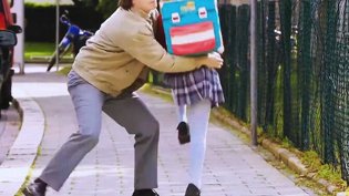 男人趁无人强抱女子上车，全程惊心日剧高清播放