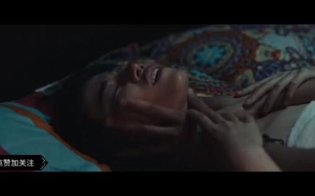 美女主动开门邀吻，男子盛情难却激情上演两人世界插曲60分钟