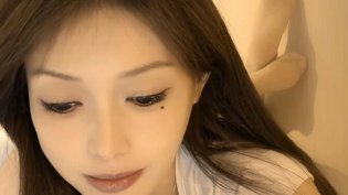 肉丝美女上线，性感炸裂全场！个人艺术写真在线观看