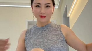 丝袜妈妈的温柔瞬间秘密花园真人版第一季在线观看