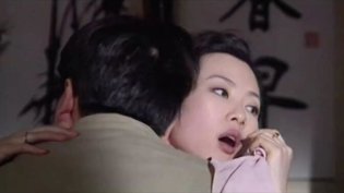 小伙迟到，美女等得口干舌燥日剧