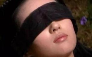 蒙眼美女遭侵犯，黑暗恶行难逃电影多多高清播放