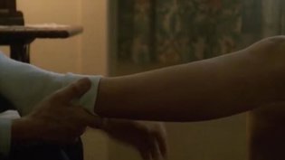 恋童大叔想和小女孩“打扑克”!两个人MV