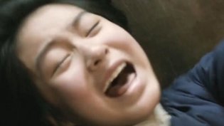 女大学生被卖山村,一夜开荤三回韩国女团惊艳片段MV