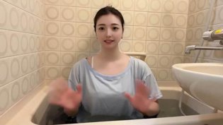 浴室挑战！日本大姐姐的湿身诱惑甜宠短剧免费观看全集在线观看