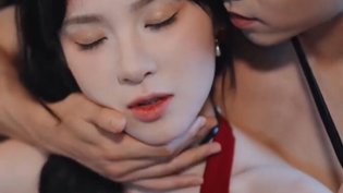 挠女孩脚心，搞笑/整蛊视频合集高清播放