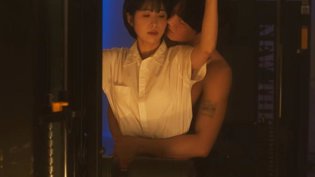 经典吻戏拉丝名场面，卡得真及时三年在线观看免费国语版高清播放
