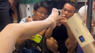深圳车展美女多，六六学姐封面照太绝在线看免费播放片高清在线观看